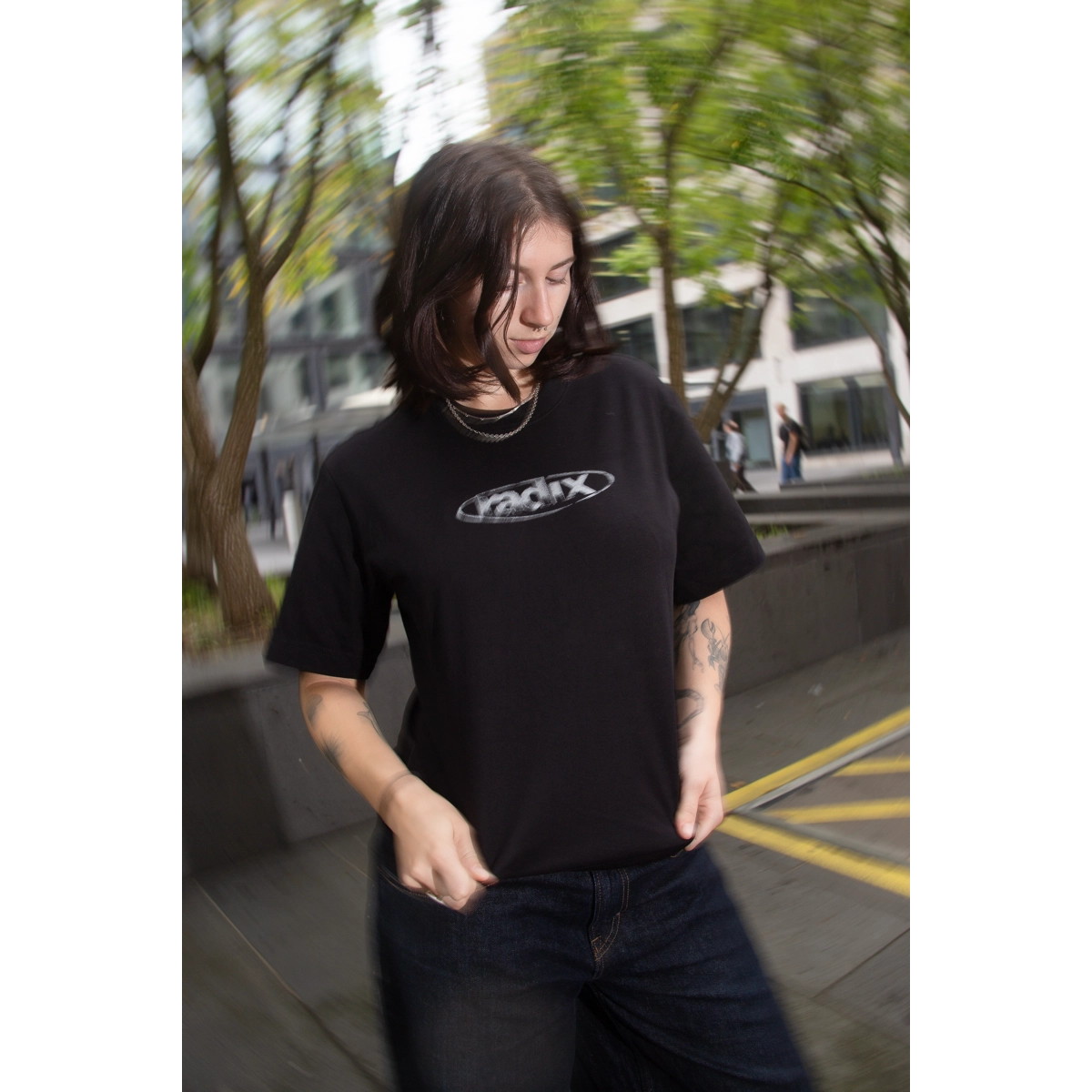t-shirt, schwarz, kurzarm, grafik, verziert mit tatoos