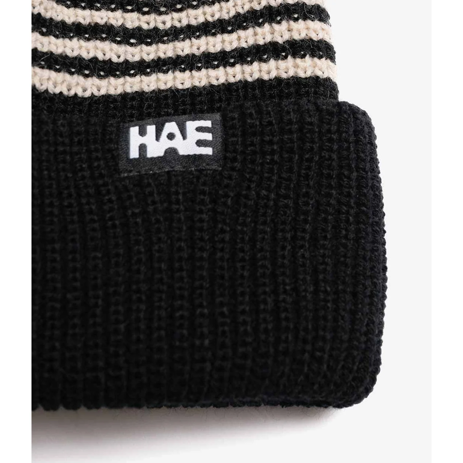 Bonnet en tricot, noir, rayures crème, tricot côtelé, revers