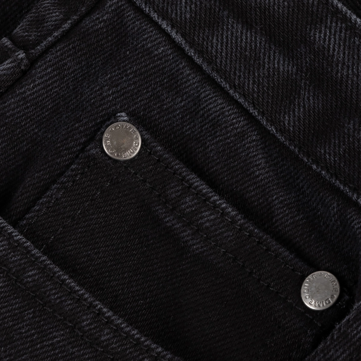 Jeans, Denim, Dunkelwasch, Metallknöpfe, Nähte