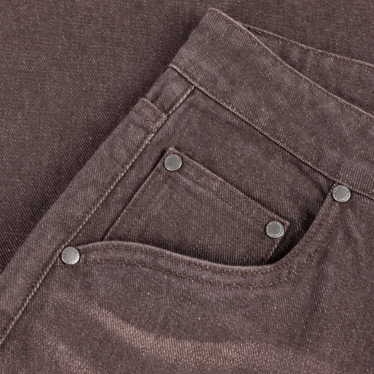 Baggy Denim Pants marron, denim, sac, rivets métalliques, détails en jean, jean, tissu en jean, pantalon, poche poitrine, rivets métalliques