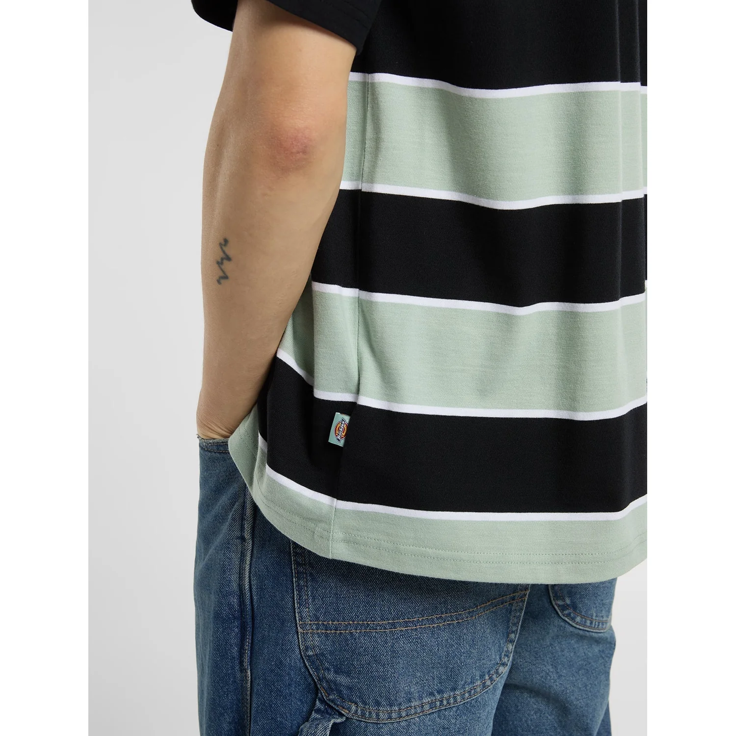 Embroidery Stripe SS Tee T-Shirt, Streifen, Kurzarm, Bedruckt, Dickey's, T-Shirt, Streifen, Kurzarm, Hemd, Logo-Druck, T-Shirt, Streifen, Olivgrün, Rundhals, Casual, T-Shirt, Gestreift, Kurzarm, Grün, Schwarz, Kurzarmshirt, Querstreifen, Schwarz, Mintgrün, Rundhalsausschnitt