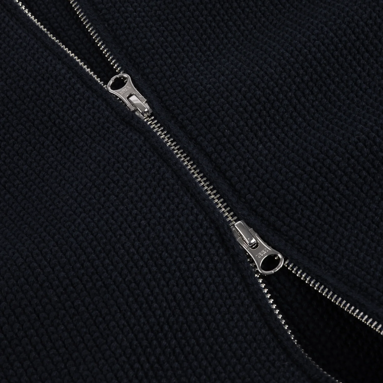 Knitted Pique Zip Sweater Strickstoff, schwarz, Metallreißverschluss, Zwei-Wege-Reißverschluss