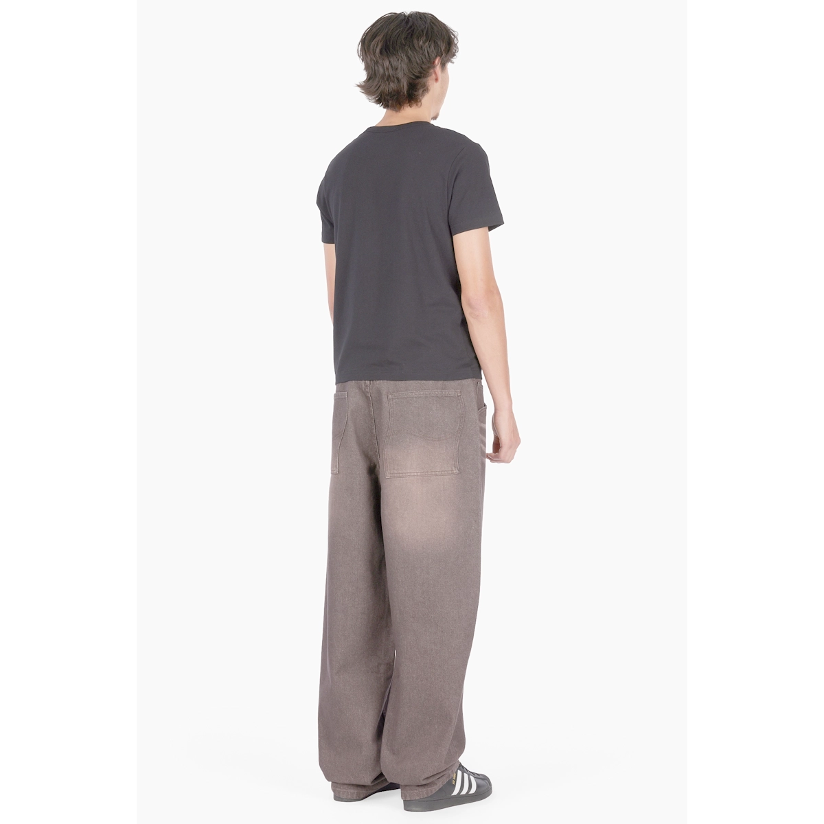 Pantalon, pantalon avec poches, coupe ample, marron, mélange de coton, t-shirt, t-shirt à col rond, gris foncé, décontracté, pantalon avec poches