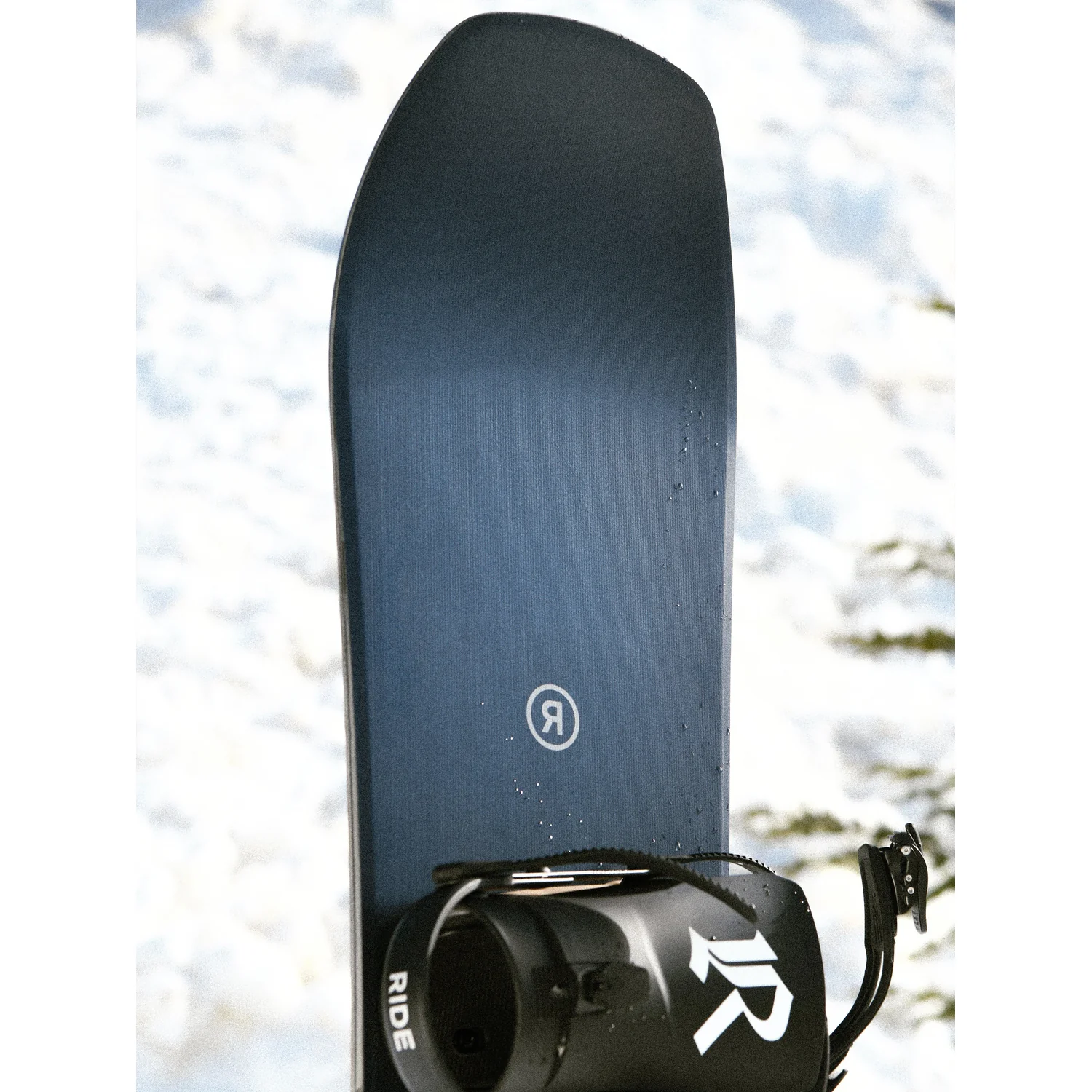 Snowboard, schwarz, Snowboardbindung, Winterausrüstung