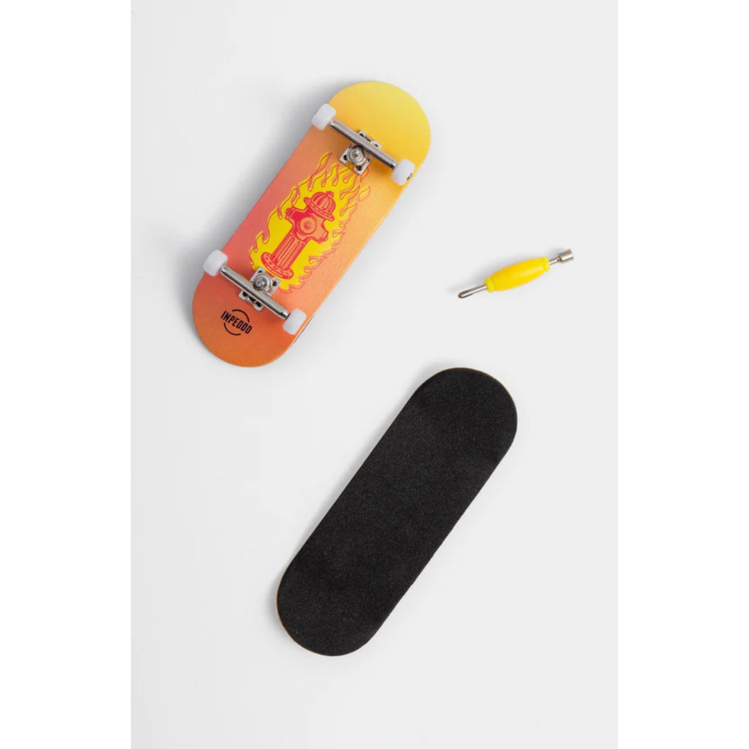 skateboard, mini-skateboard, deck orange, grip noir, accessoire de figures