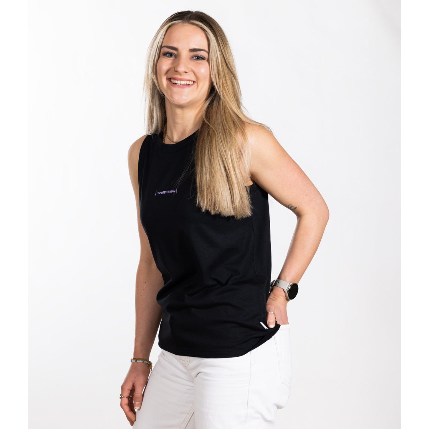 Mono Lyocell Tank Top Débardeur, noir, col rond, pantalon blanc, tissu, broche