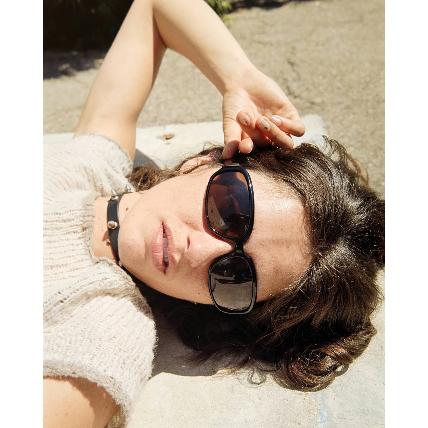 Sonnenbrille, Schwarzer Rahmen, Getönte Gläser, Ovale Gläser