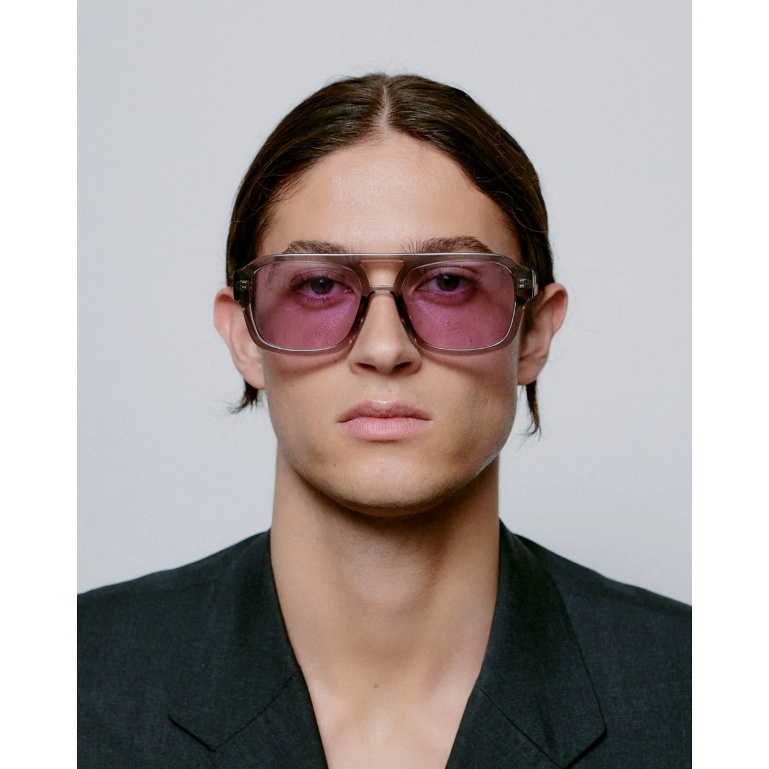 Sonnenbrille, große Rahmen, rosa Gläser, klarer Stil, Brillenfassungen
