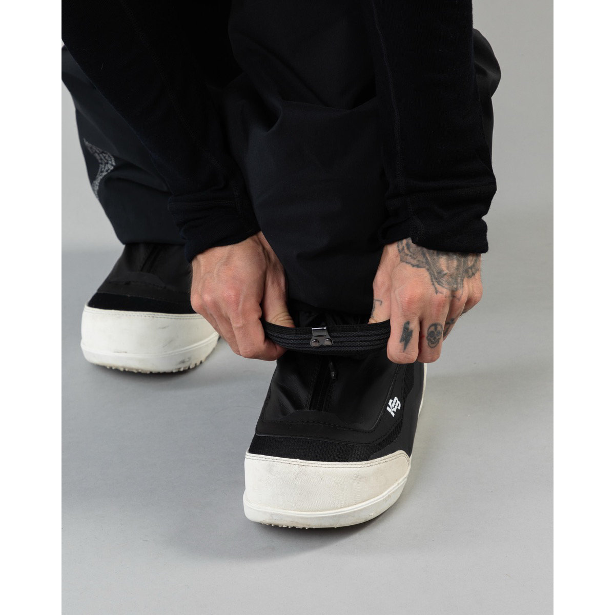 Schuhwerk, Schuh, Sneaker, Haut, Tätowierung