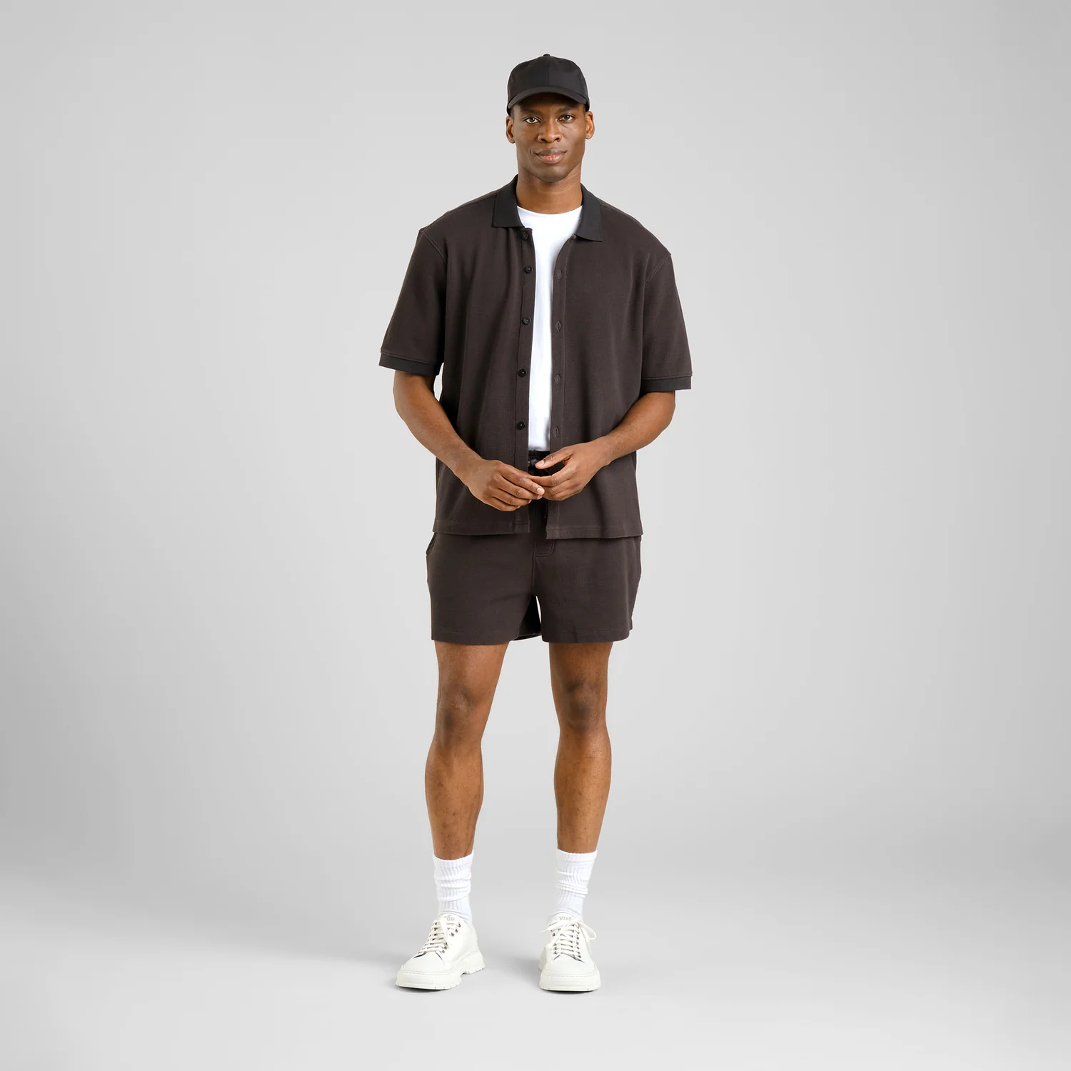 Kurzarmhemd, Knopfleiste, Polokragen, Dunkelbraun, Kurze Hose