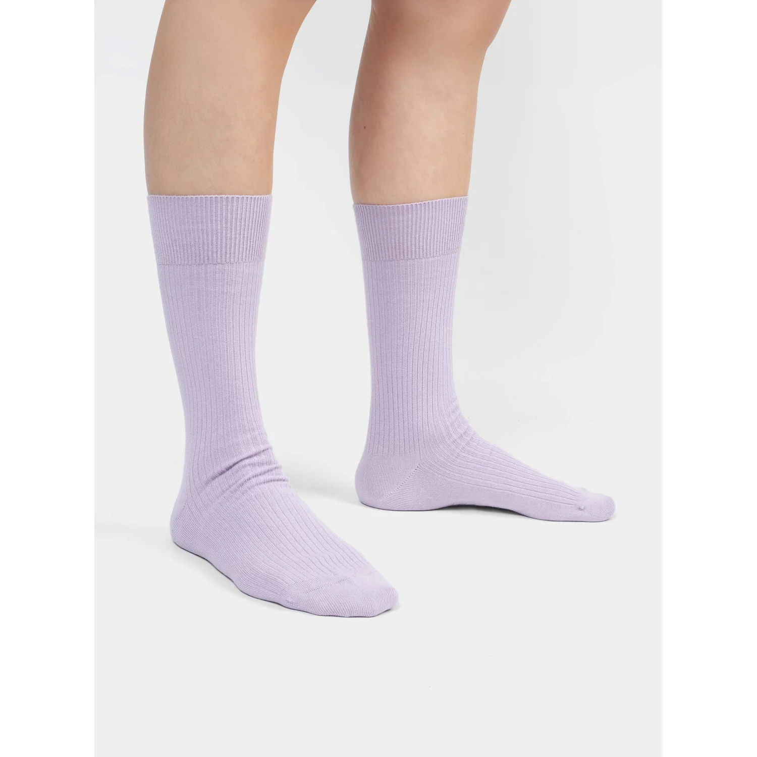 Chaussettes, couleur lilas, en tricot côtelé, longueur cheville