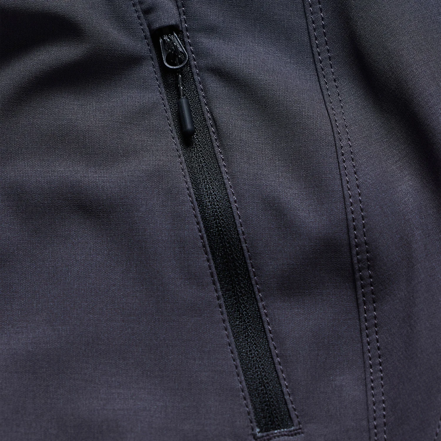 Dunkelblaue Jacke, Reißverschluss, Stehkragen, Doppelnaht, Glatter Stoff