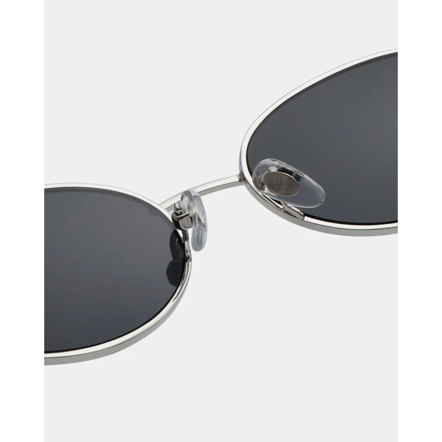 Sonnenbrille, Runde Gläser, Metallrahmen, Niedriger Kontaktbügel, Dunkle Gläser