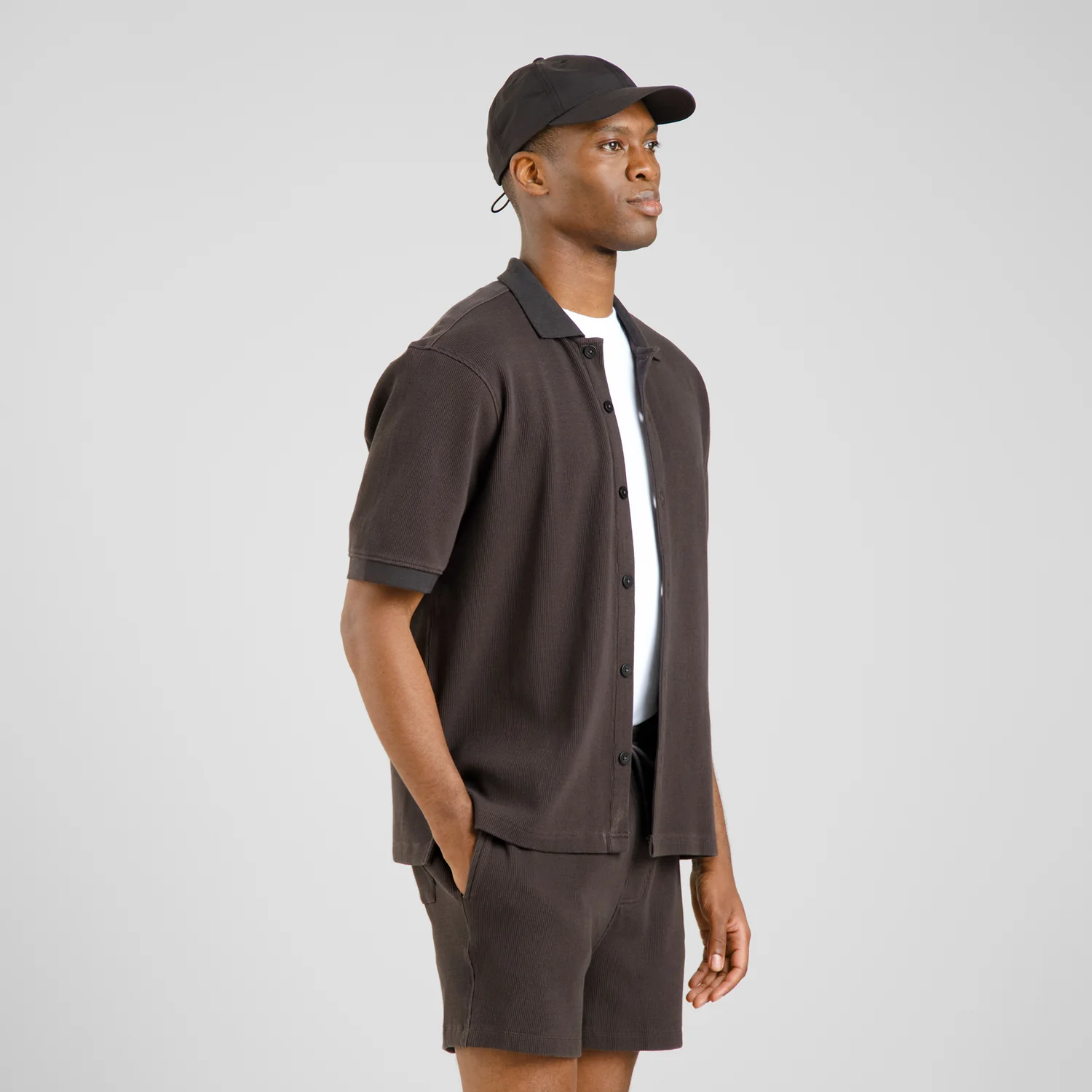 Shirt Falkvik Waffle Kurzarmhemd, Knopfleiste, Dunkelbraun, Rippstruktur, Passende Shorts