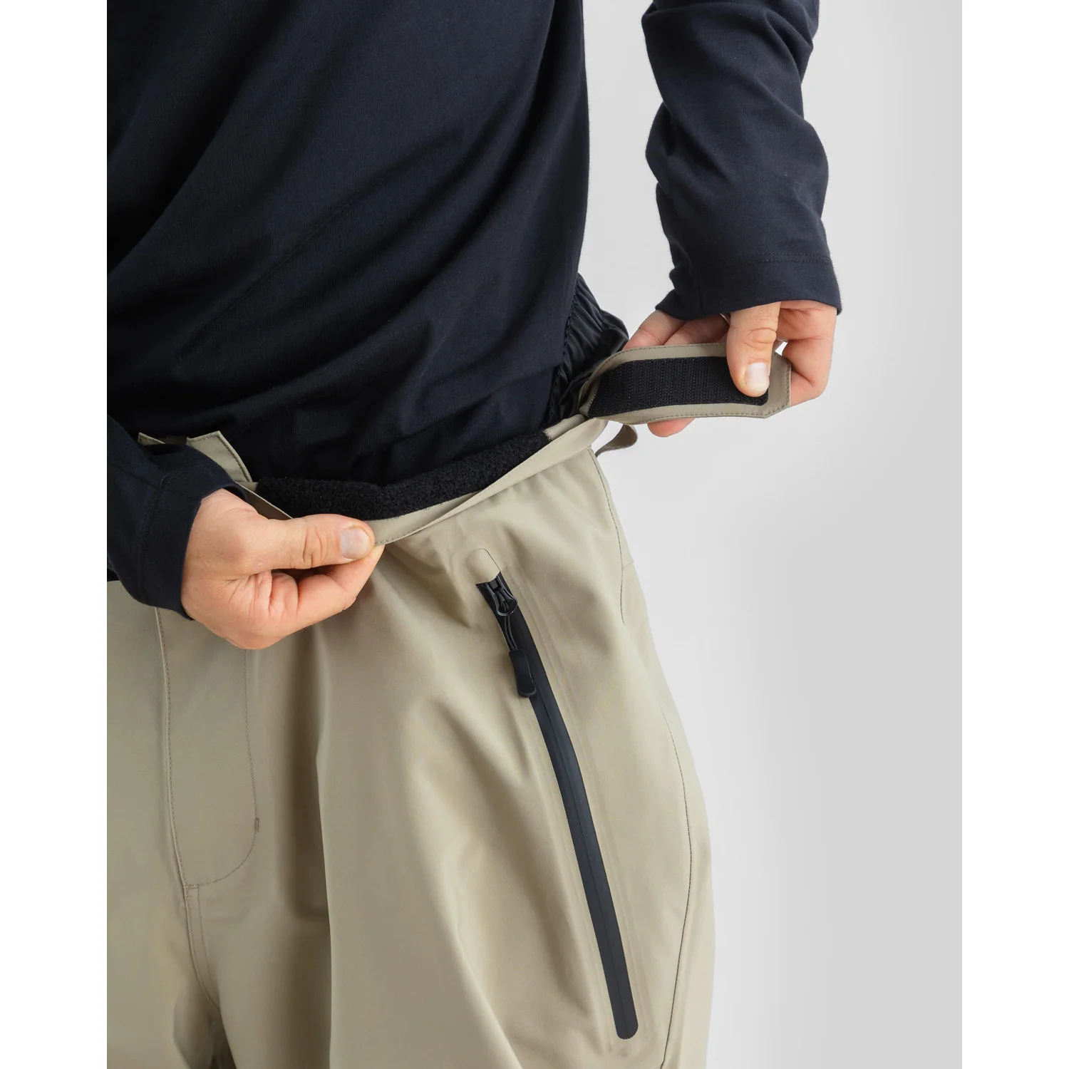 Omni Pants Beige Hose, Klettverschluss, Reißverschlusstasche, elastischer Bund, Funktionshose