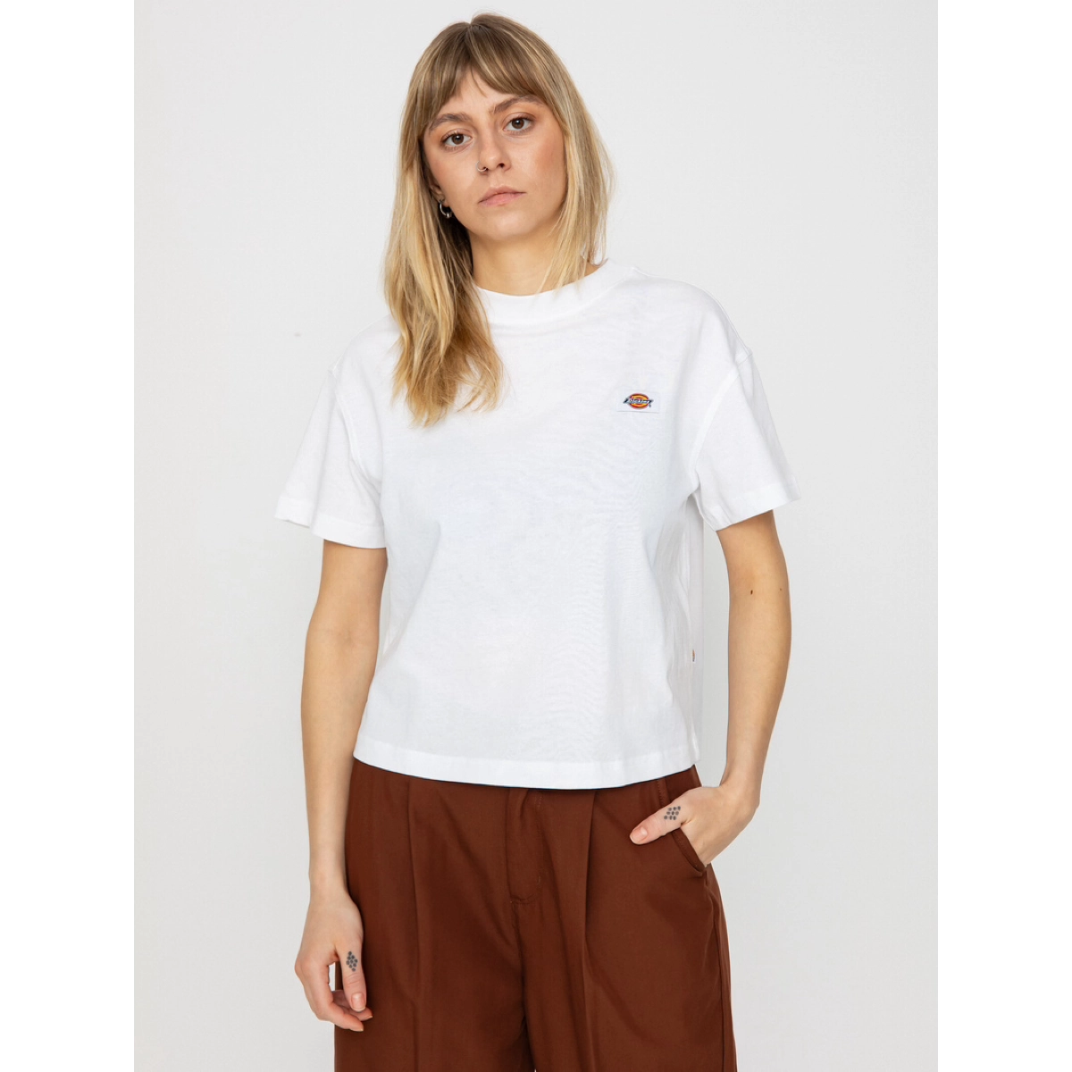 t-shirt, weiß, kurzarm, kleines logo, casual