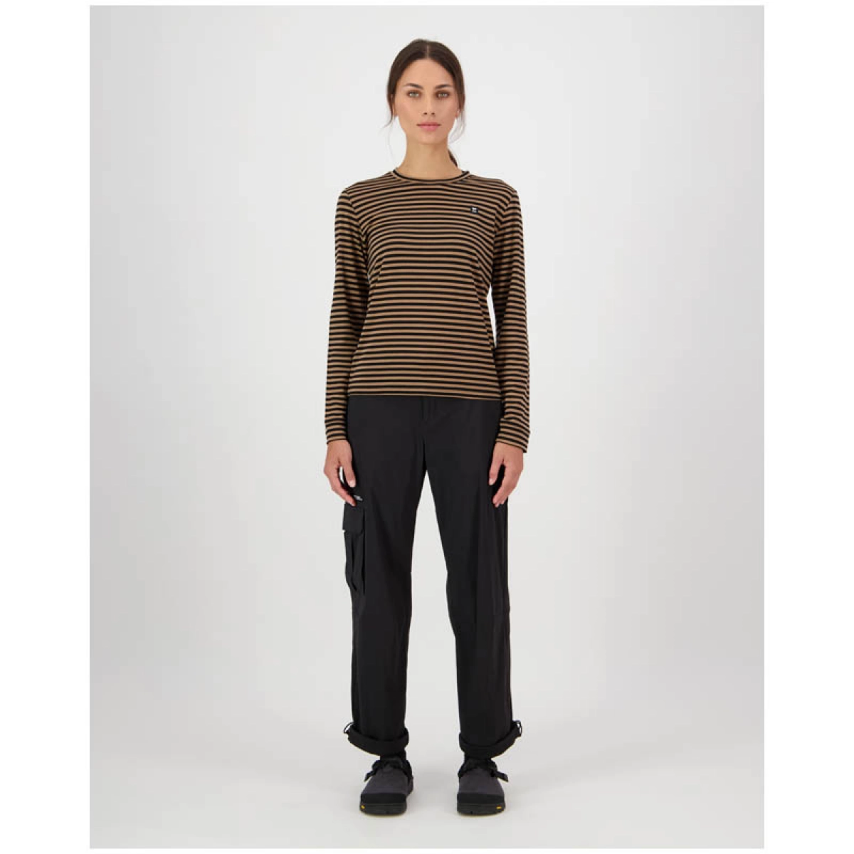  T-shirt rayé, t-shirt à manches longues, marron-noir, pantalon cargo, pantalon noir