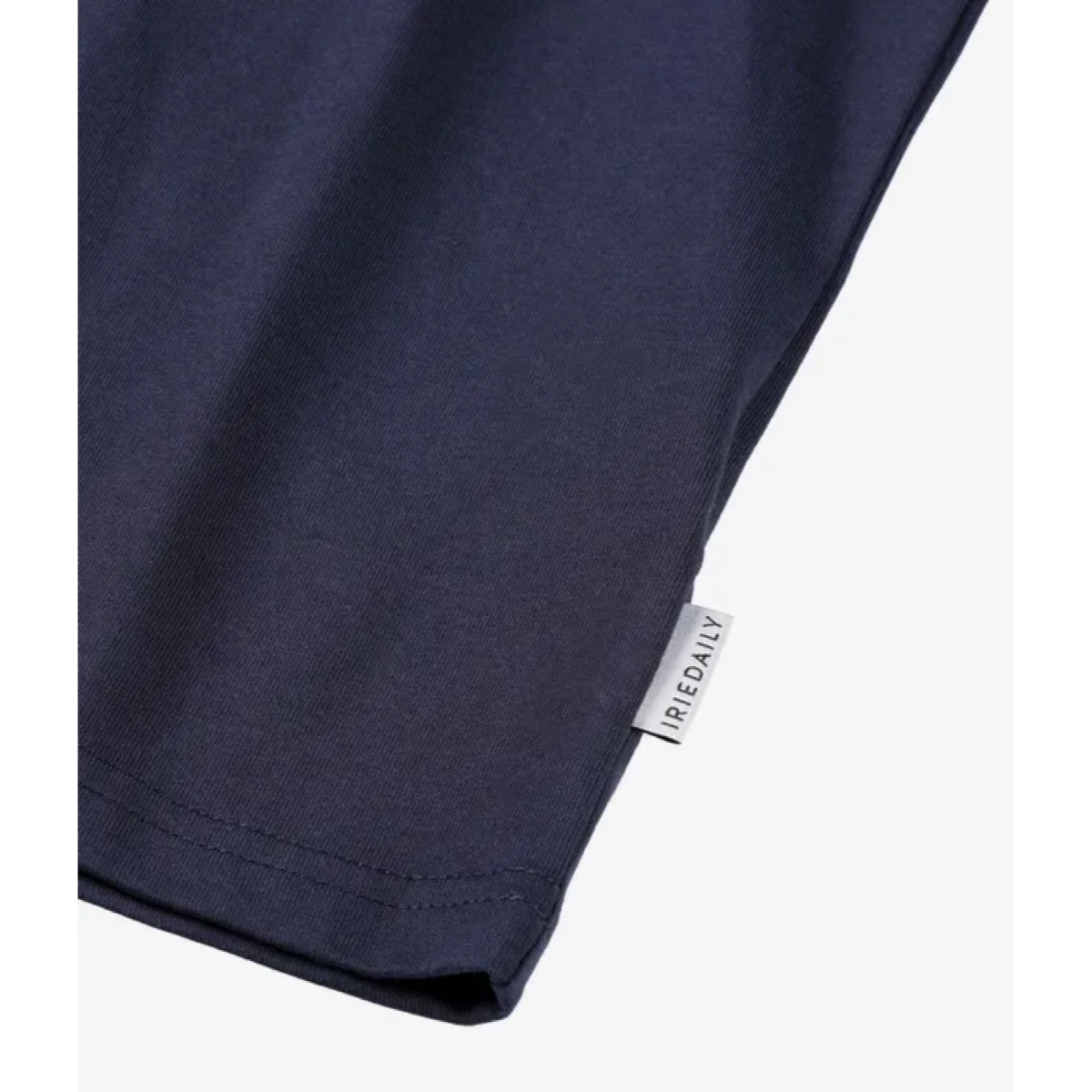 bleu marine, t-shirt, manches courtes, ourlet, étiquette