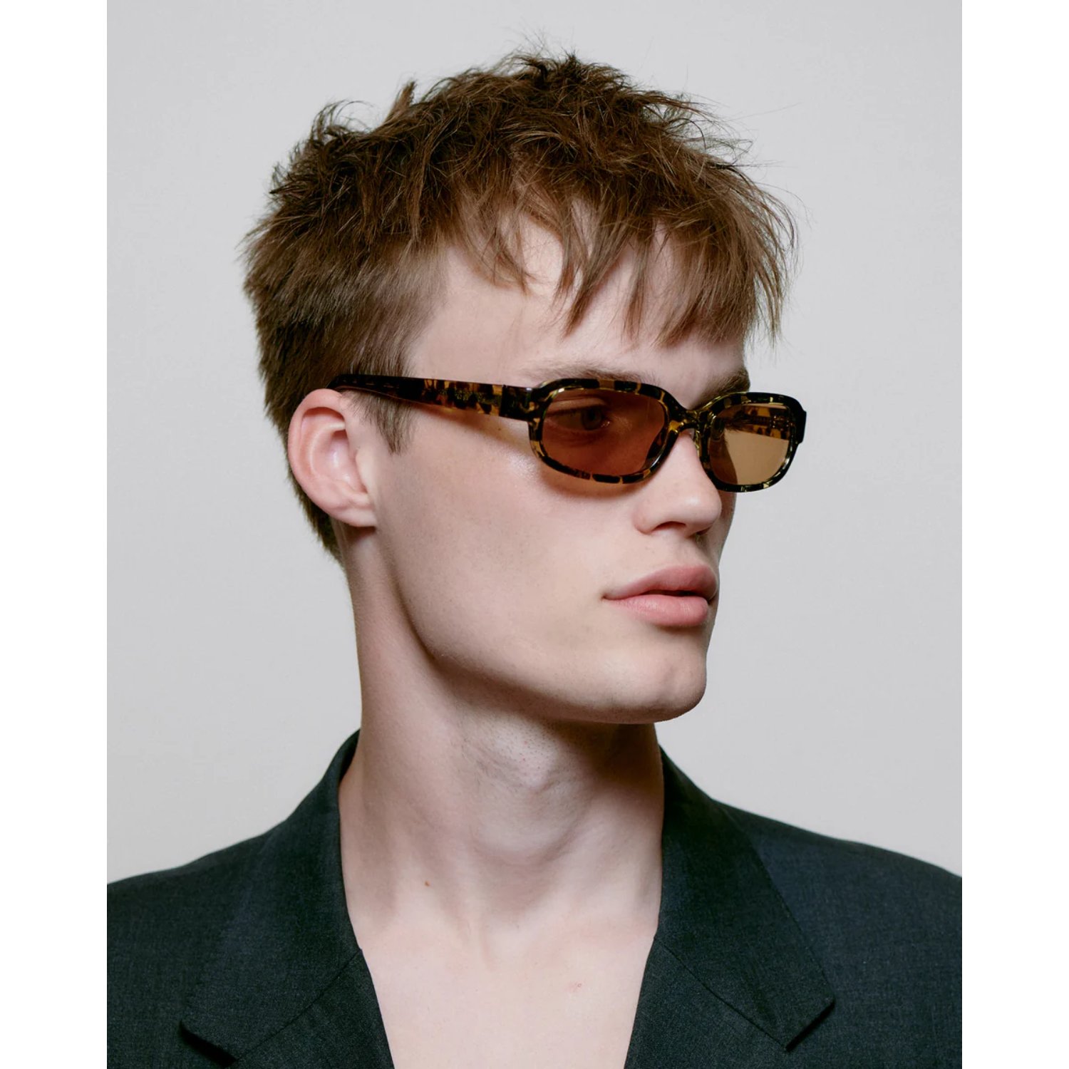 Lunettes de soleil, motif écaille, forme rectangulaire, verres marron, lunettes