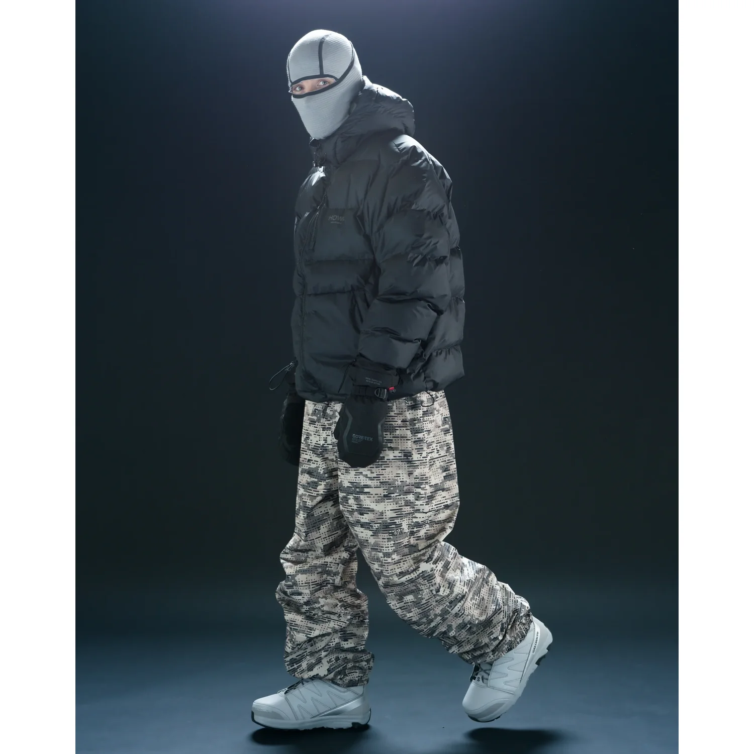 Pufferjacke, Winterjacke, Kapuze, Tarnhose, Winterausrüstung, Daunenjacke, Schneehose, Tarnmuster, Sturmhaube, Winterstiefel